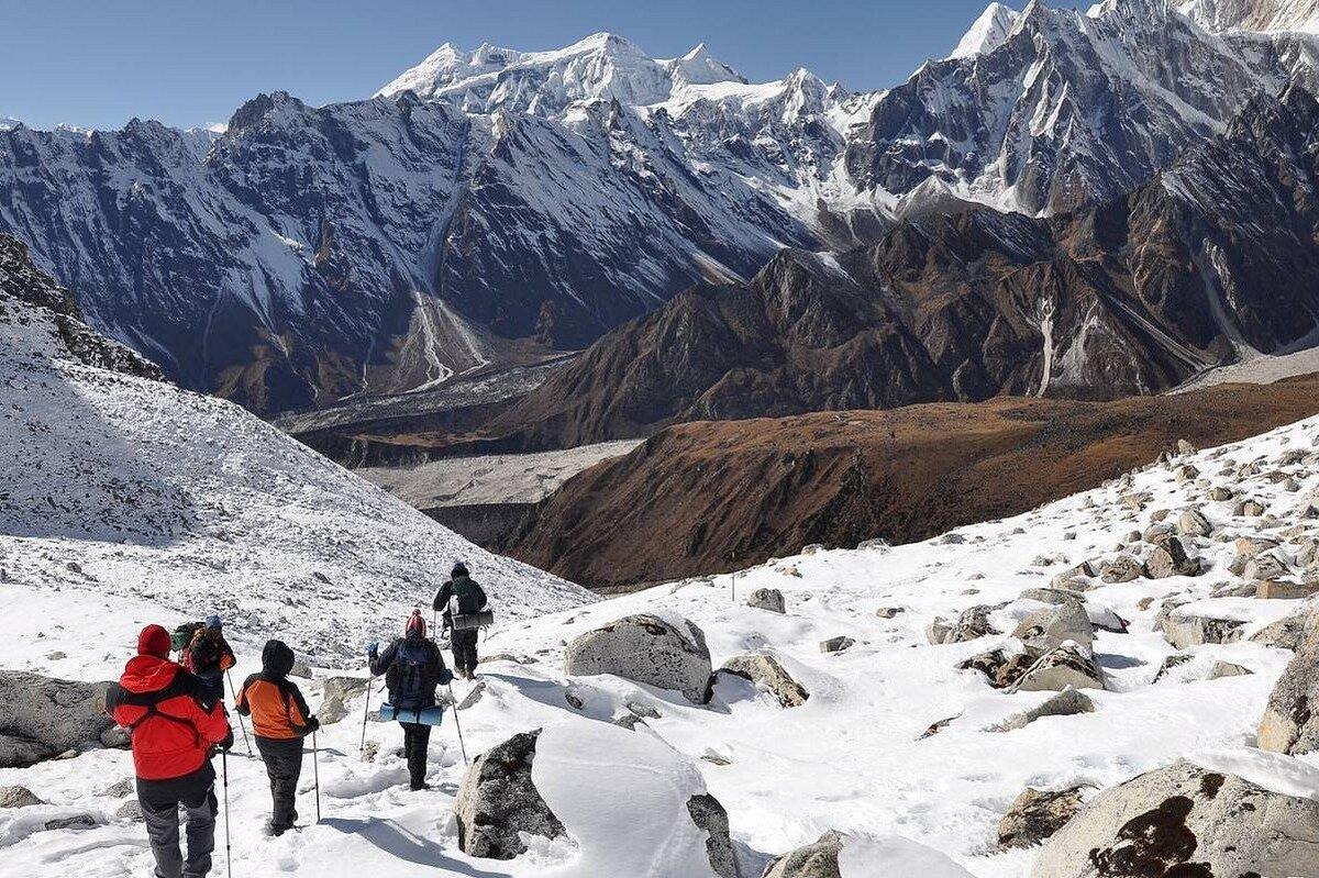 Larkya La Pass (5,160m): Difficulty, Crossing Time & Preparation
